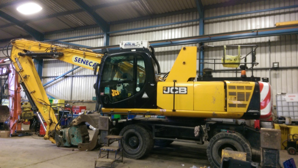 JCB JS200W fitted with an Arctic Air clean air filtration overpressure safety system